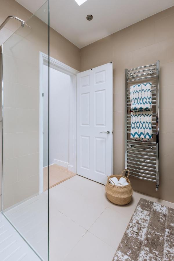 Luxury And Bright Bedrooms In Queens Park Лондон Экстерьер фото