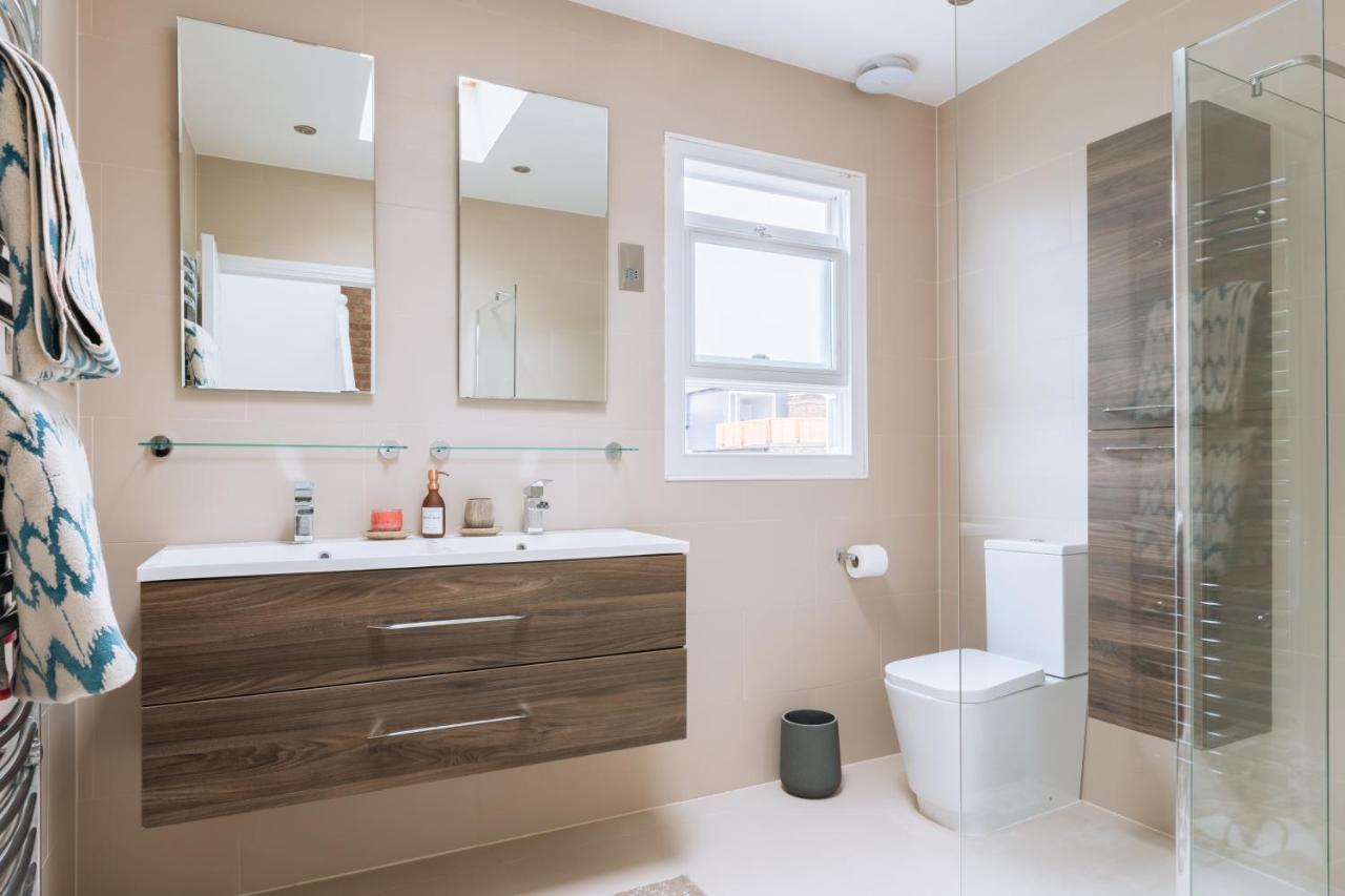 Luxury And Bright Bedrooms In Queens Park Лондон Экстерьер фото
